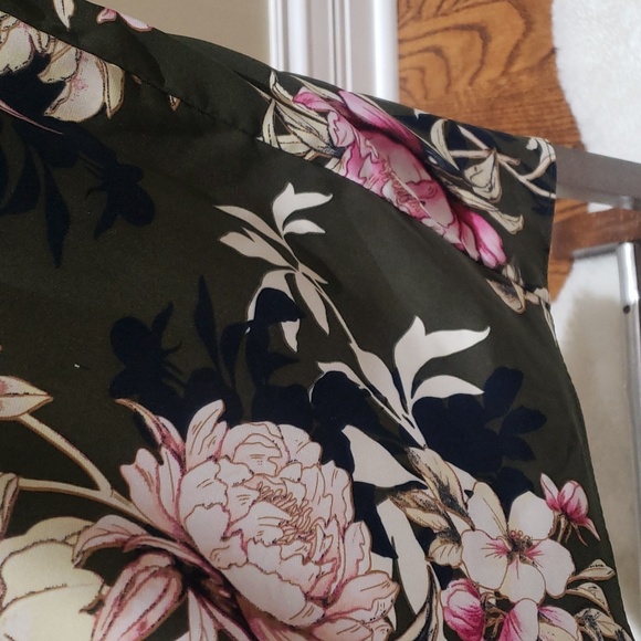 NWOT NEW YORK AND CO XL ARMY GREEN WITH PINK FLORAL - Picture 6 of 13